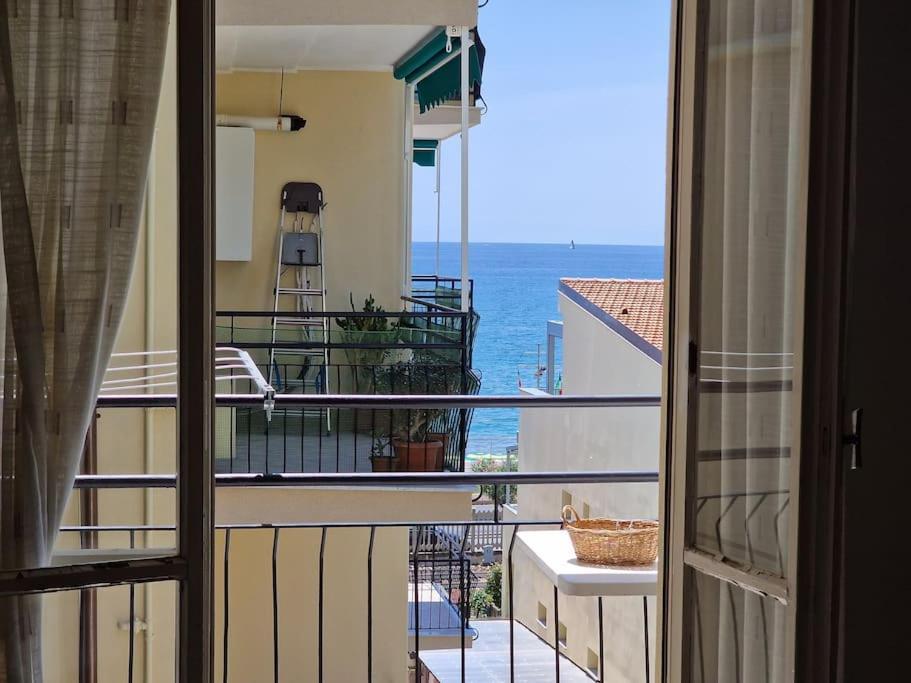 [50 metri dal mare] - Free parking e A/C Appartement Pietra Ligure Buitenkant foto