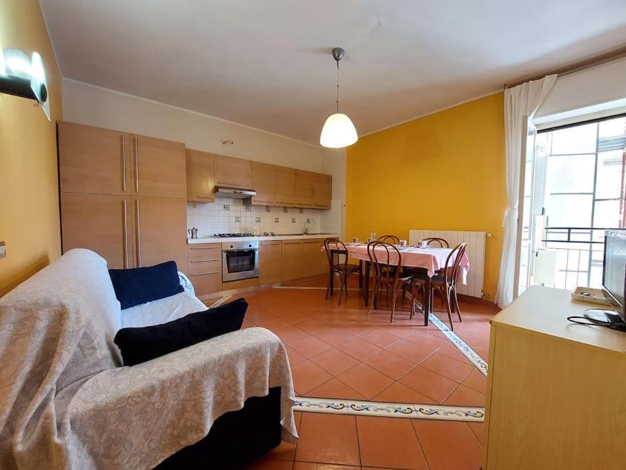 [50 metri dal mare] - Free parking e A/C Appartement Pietra Ligure Buitenkant foto