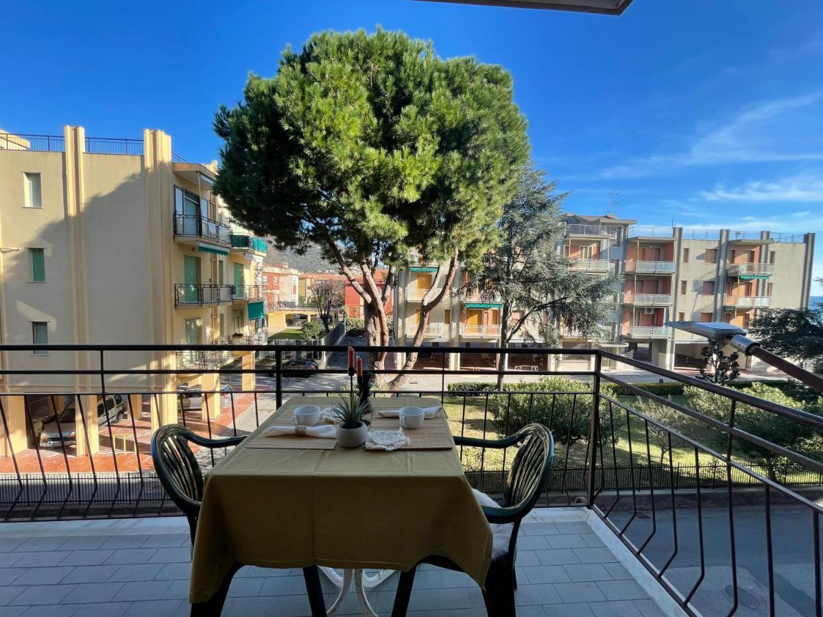 [50 metri dal mare] - Free parking e A/C Appartement Pietra Ligure Buitenkant foto