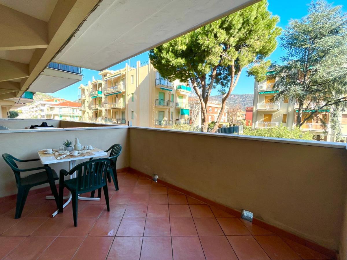 [50 metri dal mare] - Free parking e A/C Appartement Pietra Ligure Buitenkant foto