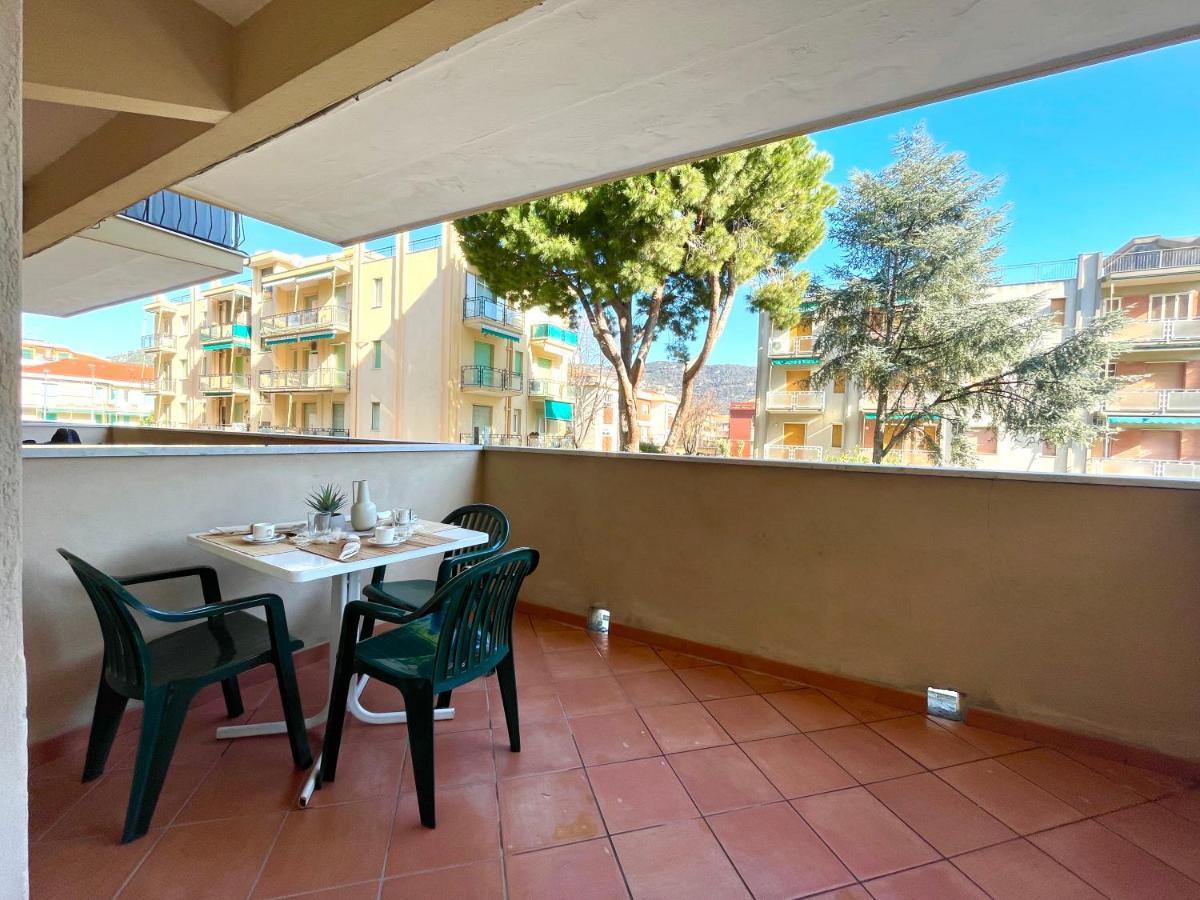 [50 metri dal mare] - Free parking e A/C Appartement Pietra Ligure Buitenkant foto