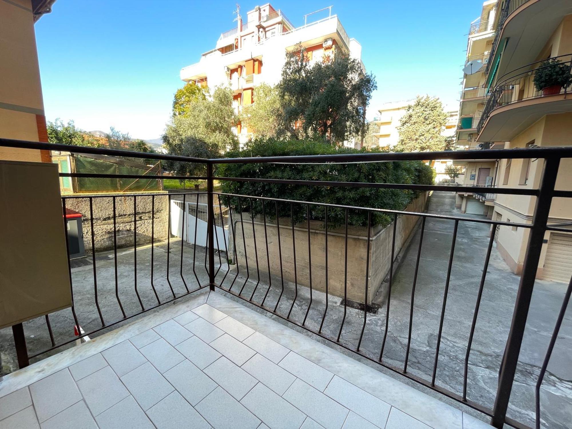 [50 metri dal mare] - Free parking e A/C Appartement Pietra Ligure Buitenkant foto